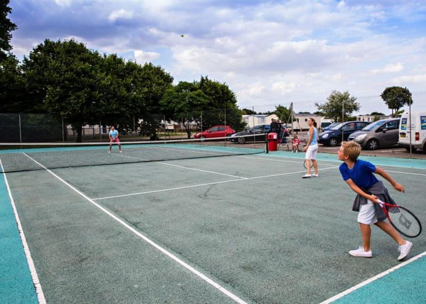 The Winchester: Pet-Friendly Caravan on Broadland Sands Holiday Park Hotel Corton  Exterior photo